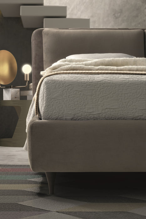 Cortina Queen Bed