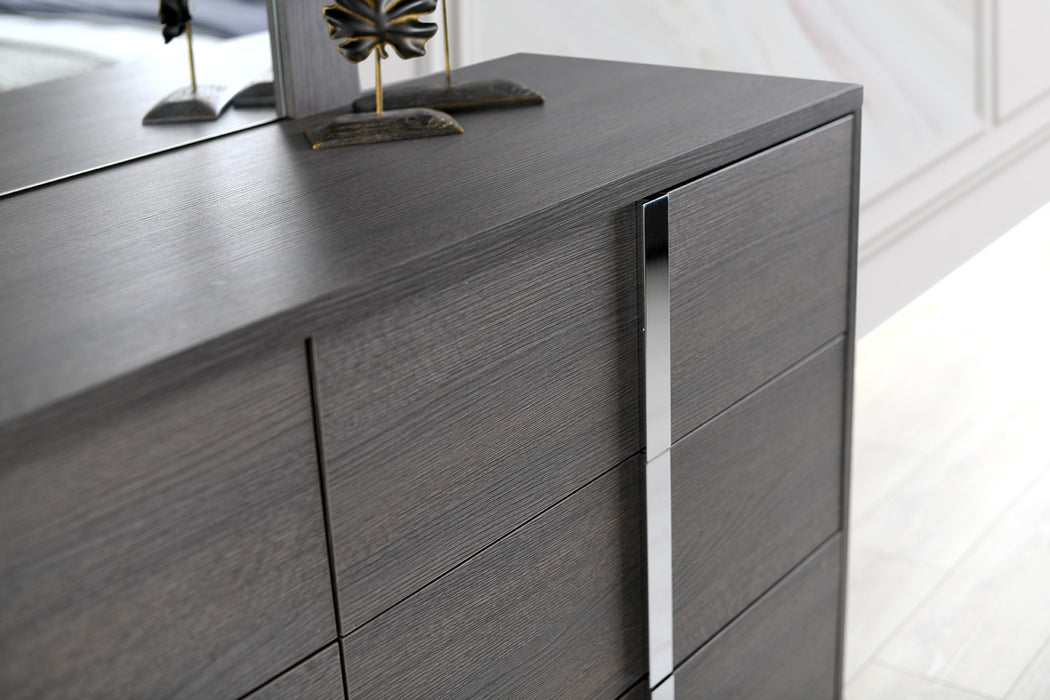 Giulia Dresser in Matte Gray