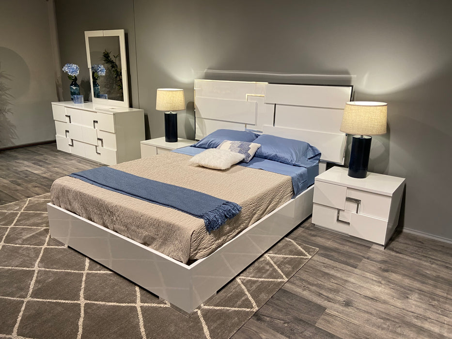 Infinity Premium King Bed in Bianco Lucido