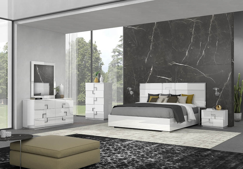 Infinity Premium Queen Bed in Bianco Lucido